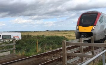 英鐵路故障兼醞釀罷工 暑期南北幹線恐大亂 英鐵路故障兼醞釀罷工 暑期南北幹線恐大亂