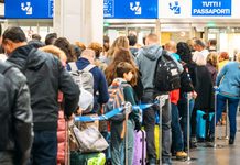 歐盟入境新系統故障頻生 英國旅客飽受混亂之苦 歐盟入境新系統故障頻生 英國旅客飽受混亂之苦