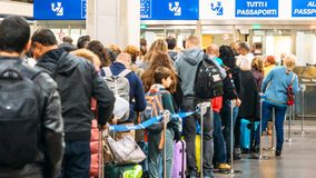 歐盟入境新系統故障頻生 英國旅客飽受混亂之苦 歐盟入境新系統故障頻生 英國旅客飽受混亂之苦