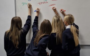 遭列「強姦名單」感驚恐 英女生拍短片反厭女風氣 遭列「強姦名單」感驚恐 英女生拍短片反厭女風氣